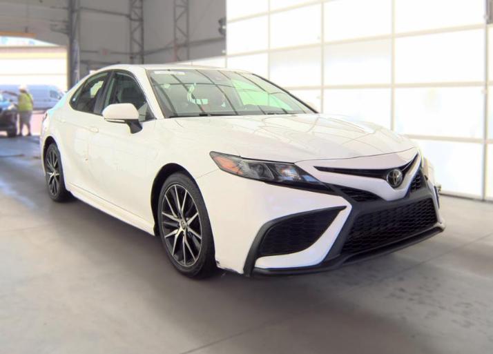 Toyota Camry SE Auto (Natl) 2022