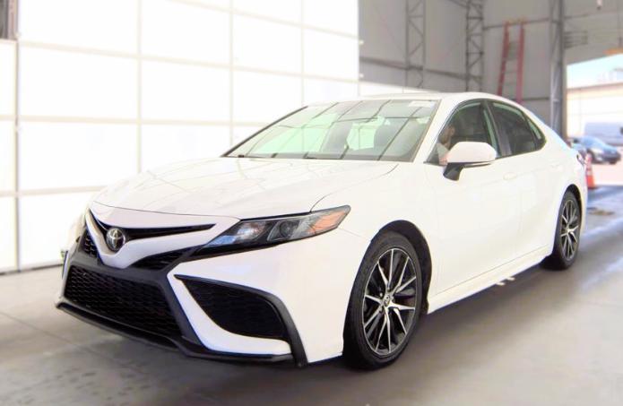 Toyota Camry SE Auto (Natl) 2022