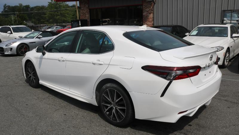 Toyota Camry SE Auto (Natl) 2022