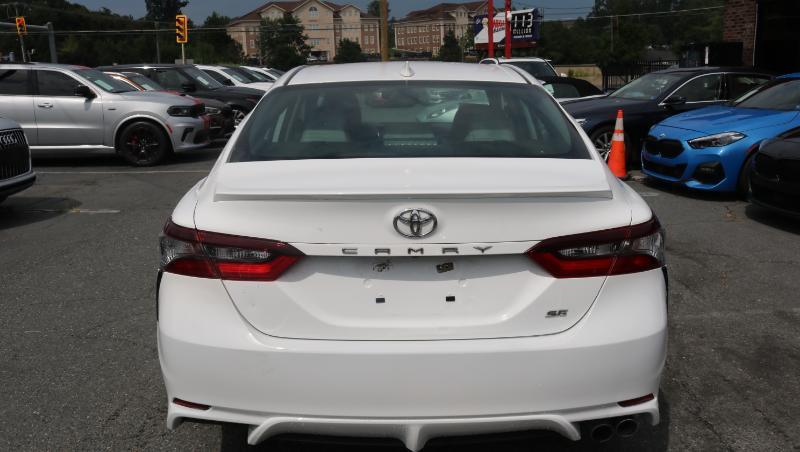 Toyota Camry SE Auto (Natl) 2022