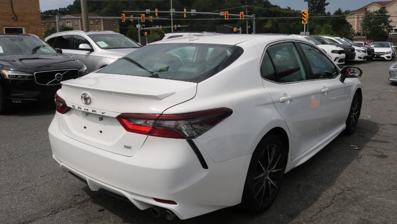 Toyota Camry SE Auto (Natl) 2022