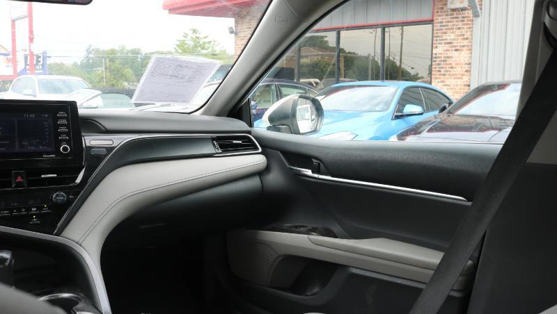 Toyota Camry SE Auto (Natl) 2022