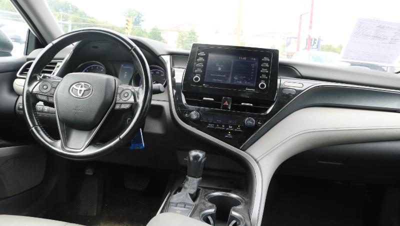 Toyota Camry SE Auto (Natl) 2022