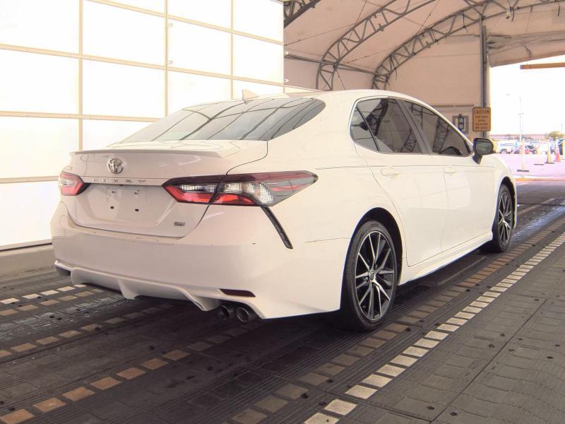 Toyota Camry SE Auto (Natl) 2021