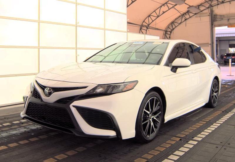 Toyota Camry SE Auto (Natl) 2021