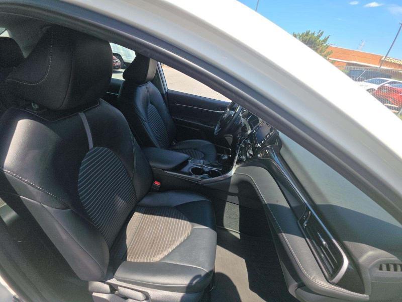 Toyota Camry SE Auto (Natl) 2021