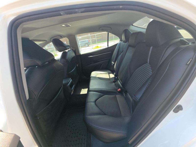 Toyota Camry SE Auto (Natl) 2021