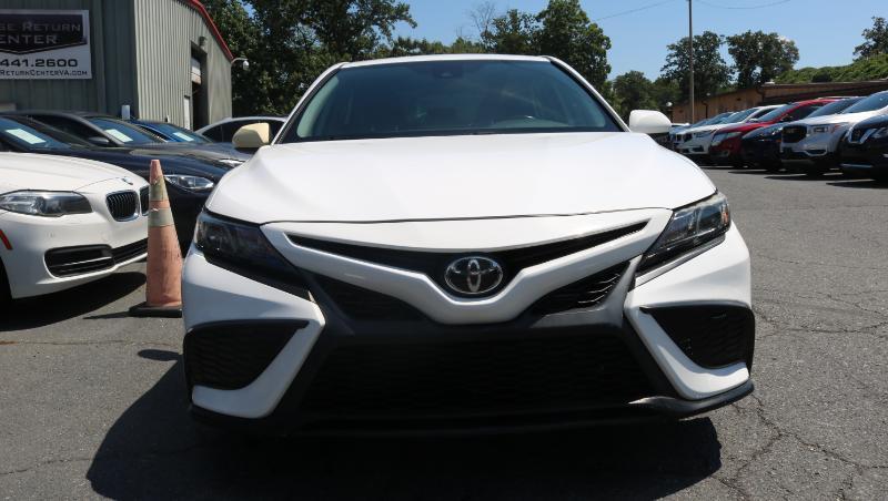 Toyota Camry SE Auto (Natl) 2021