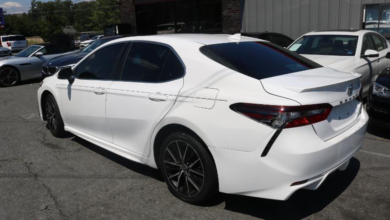 Toyota Camry SE Auto (Natl) 2021