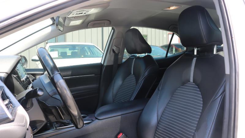 Toyota Camry SE Auto (Natl) 2021