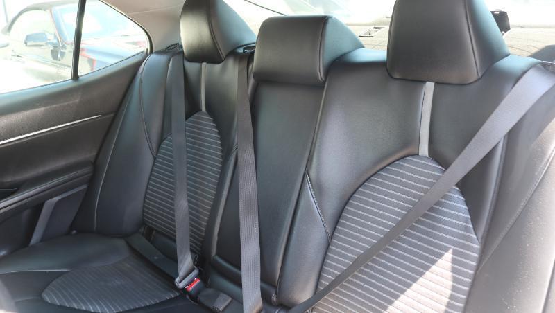 Toyota Camry SE Auto (Natl) 2021
