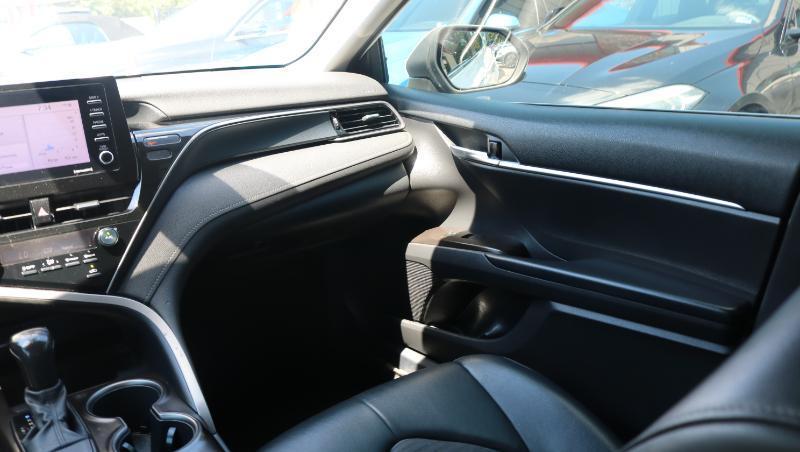 Toyota Camry SE Auto (Natl) 2021