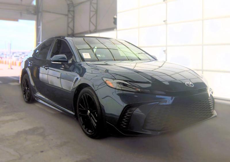 Toyota Camry SE (Natl) 2026