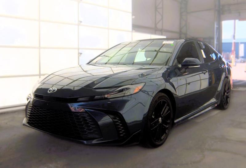 Toyota Camry SE (Natl) 2026