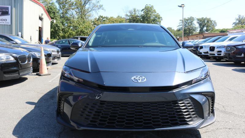Toyota Camry SE (Natl) 2026