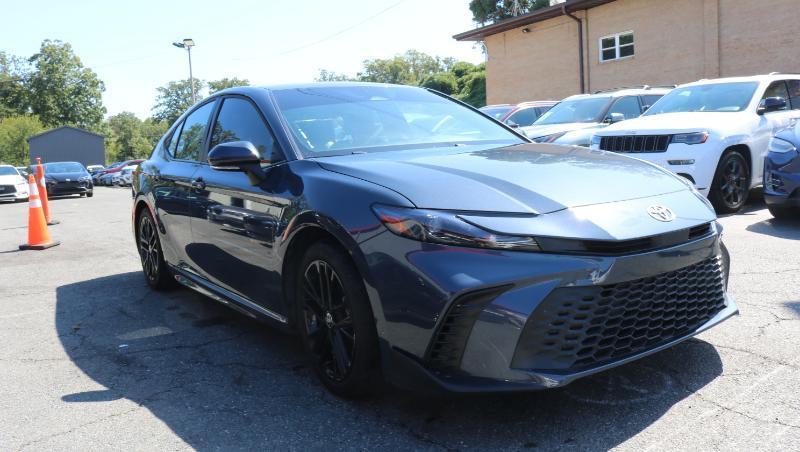 Toyota Camry SE (Natl) 2026