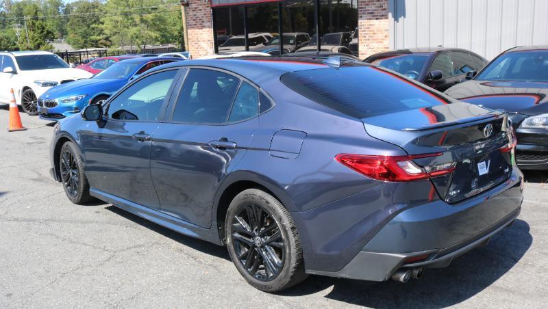Toyota Camry SE (Natl) 2026