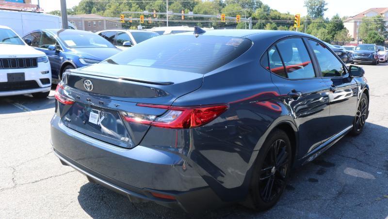 Toyota Camry SE (Natl) 2026