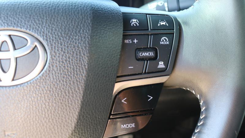 Toyota Camry SE (Natl) 2026