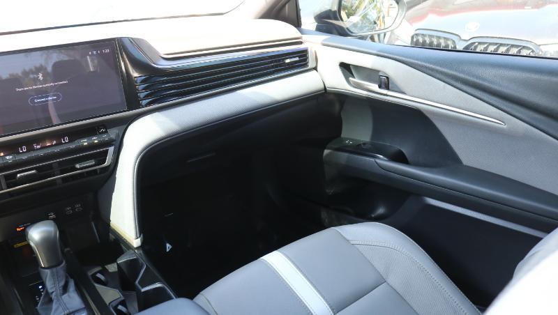 Toyota Camry SE (Natl) 2026