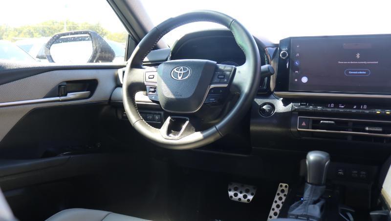 Toyota Camry SE (Natl) 2026