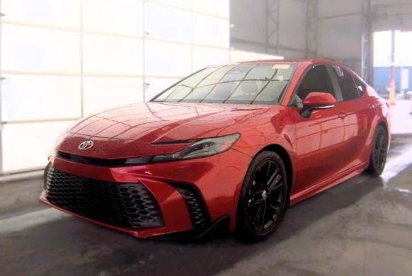 Toyota Camry SE (Natl) 2025