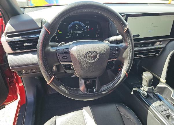 Toyota Camry SE (Natl) 2025