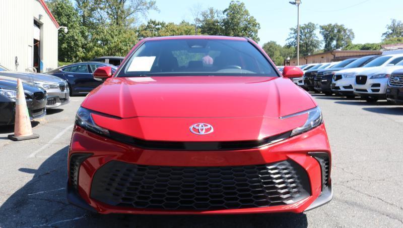 Toyota Camry SE (Natl) 2025