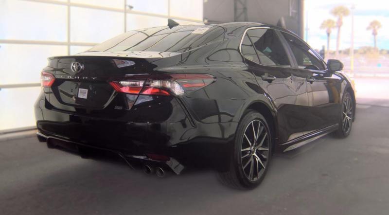 Toyota Camry SE Auto (Natl) 2024