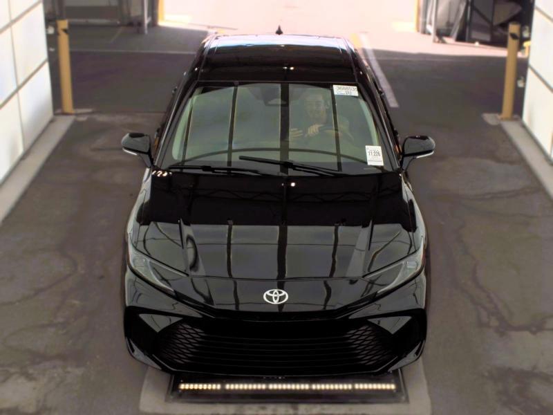 Toyota Camry LE (Natl) 2025