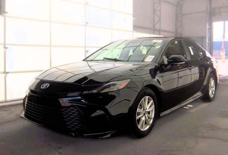Toyota Camry LE (Natl) 2025