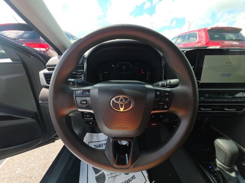 Toyota Camry LE (Natl) 2025