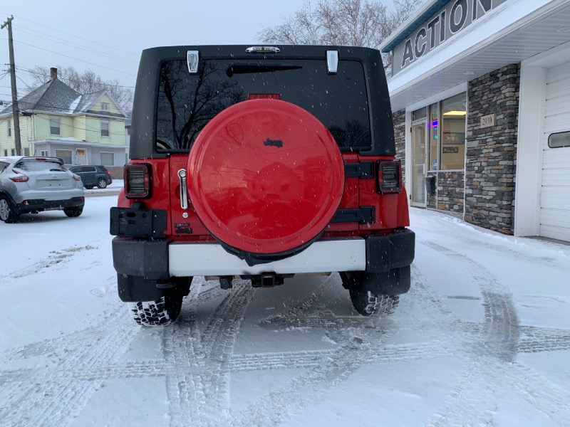Jeep Wrangler Unlimited Sahara 4WD 2012