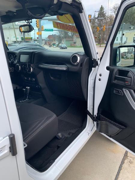 Jeep Wrangler Unlimited Sahara 4WD 2017