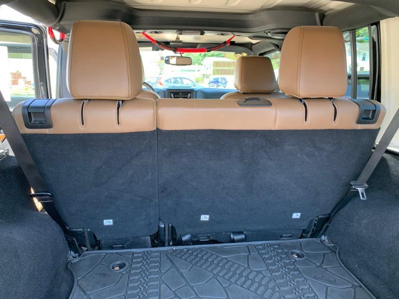 Jeep Wrangler Unlimited Sahara 4WD 2014