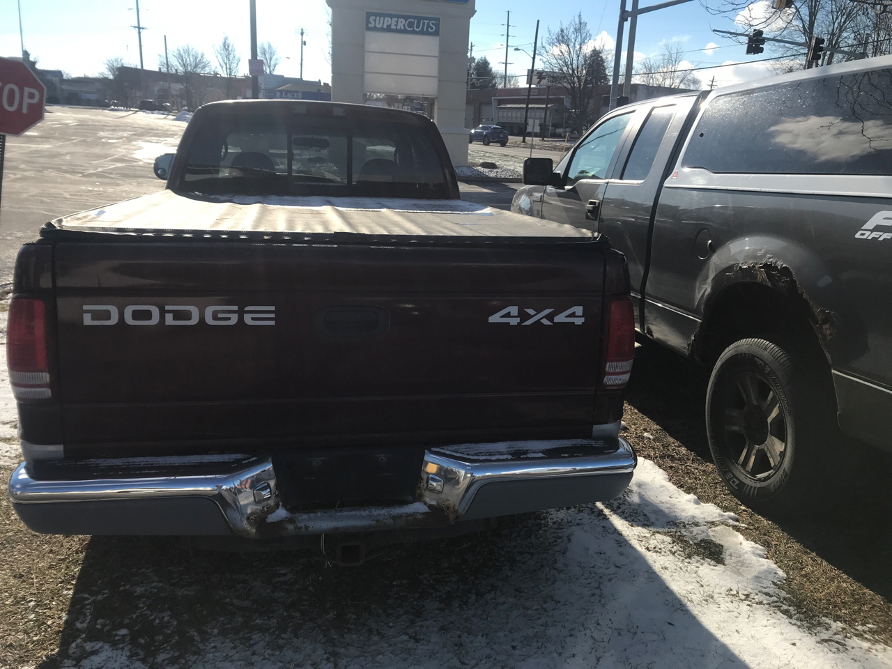 Dodge Dakota Club Cab 131" WB 4WD Base 2000