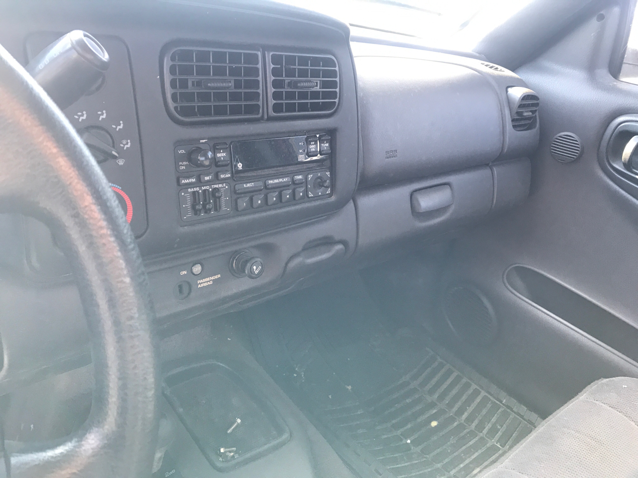 Dodge Dakota Club Cab 131" WB 4WD Base 2000