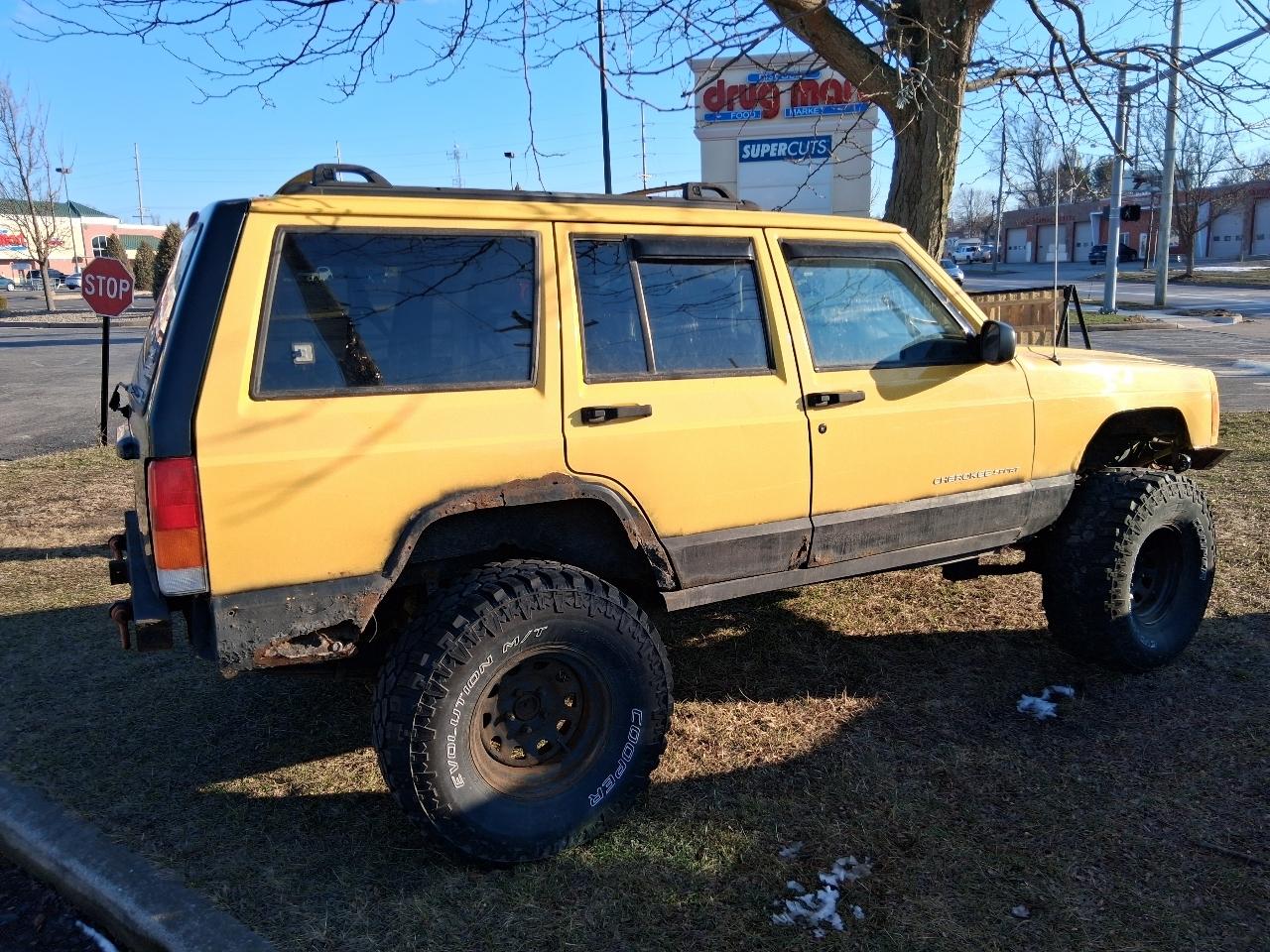 Jeep Cherokee 4dr Sport 4WD 2001