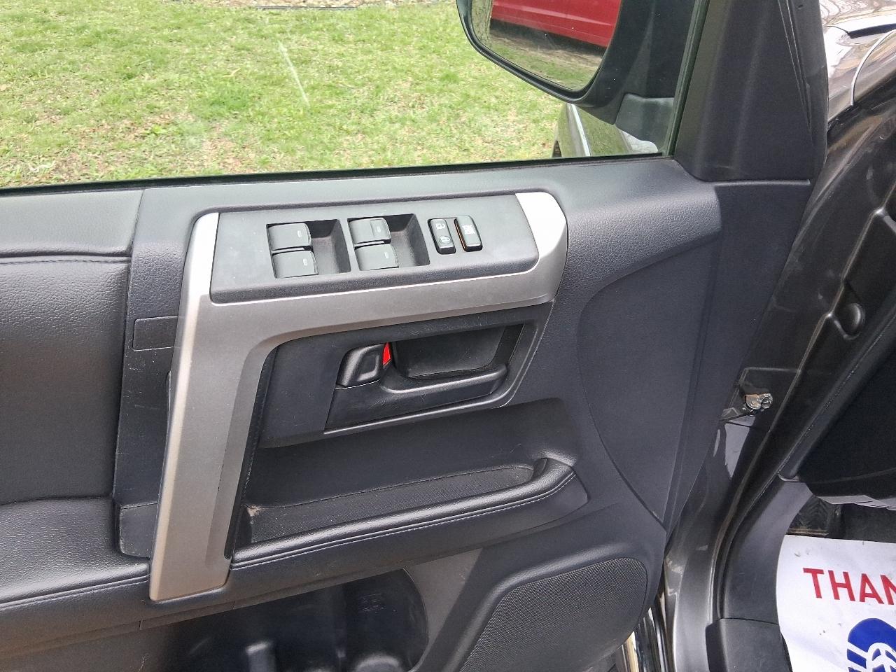 Toyota 4Runner 4WD 4dr V6 Limited (Natl) 2010