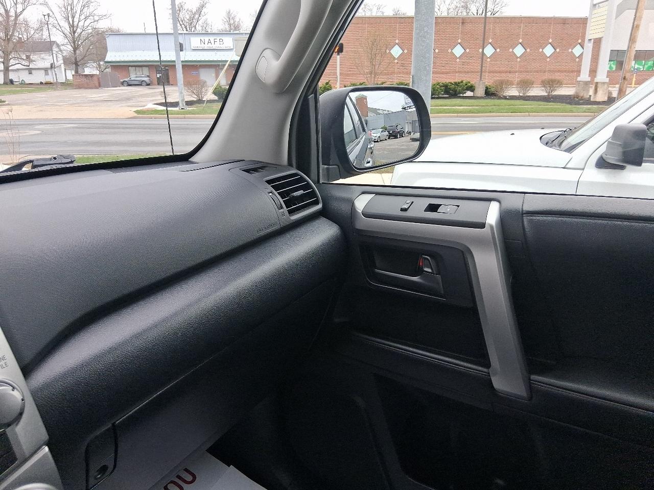 Toyota 4Runner 4WD 4dr V6 Limited (Natl) 2010