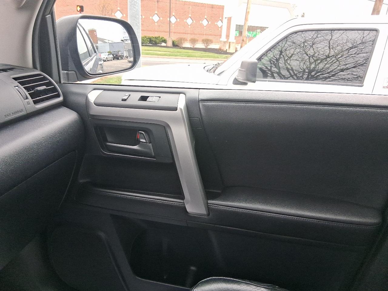 Toyota 4Runner 4WD 4dr V6 Limited (Natl) 2010