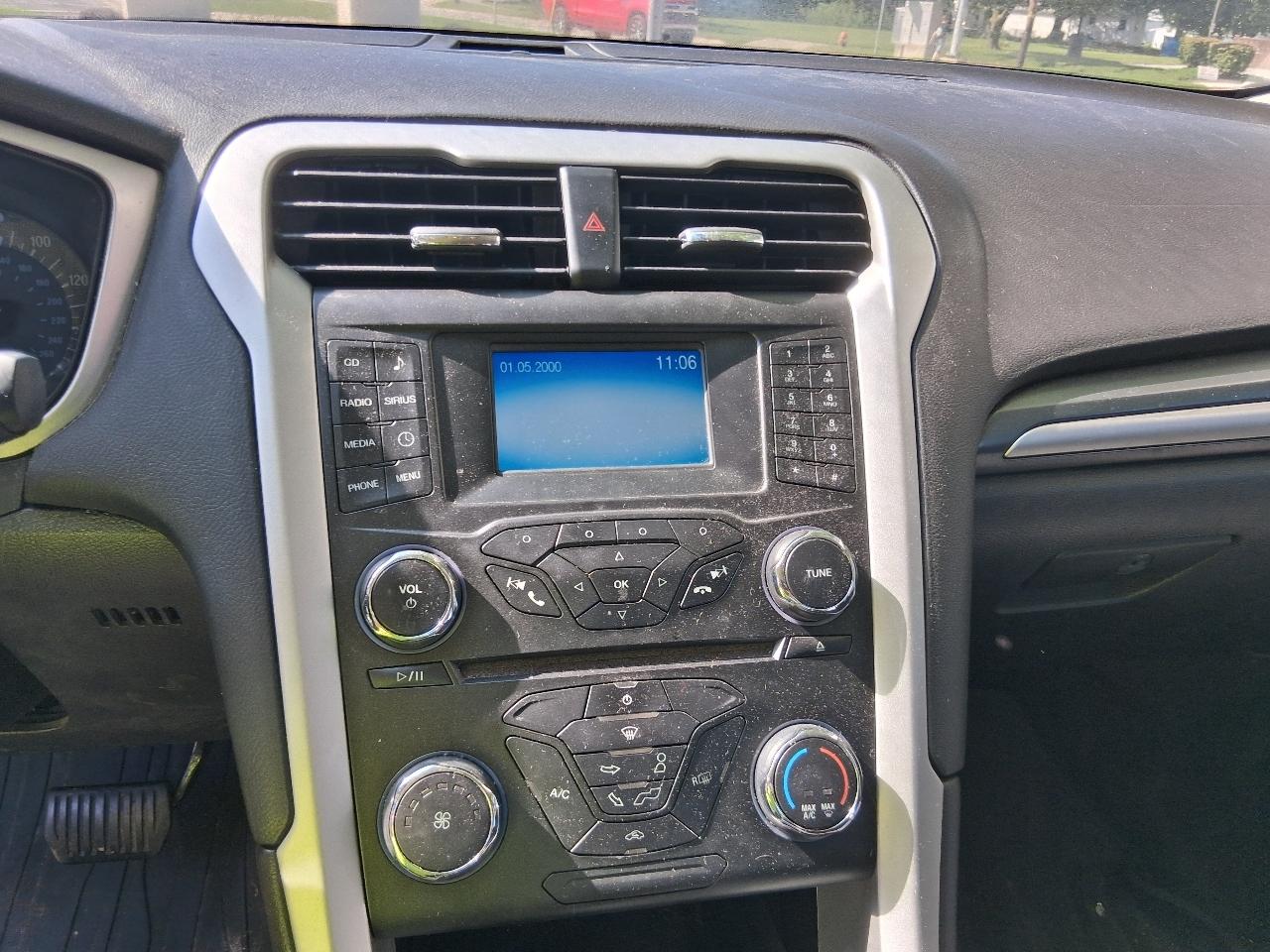 2015 Ford Fusion SE - Photo 17