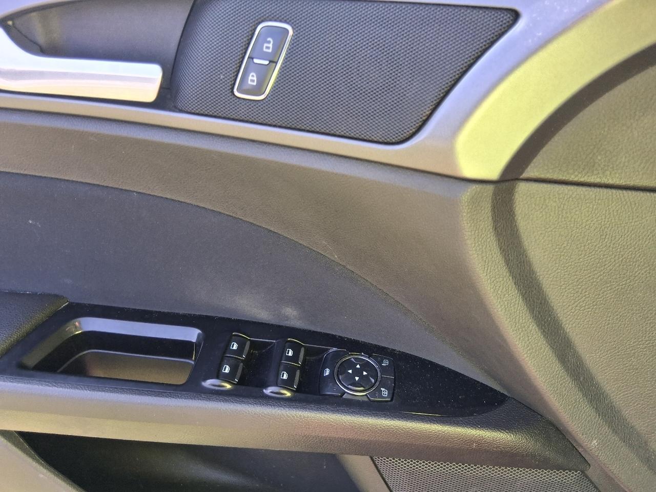 2015 Ford Fusion SE - Photo 23