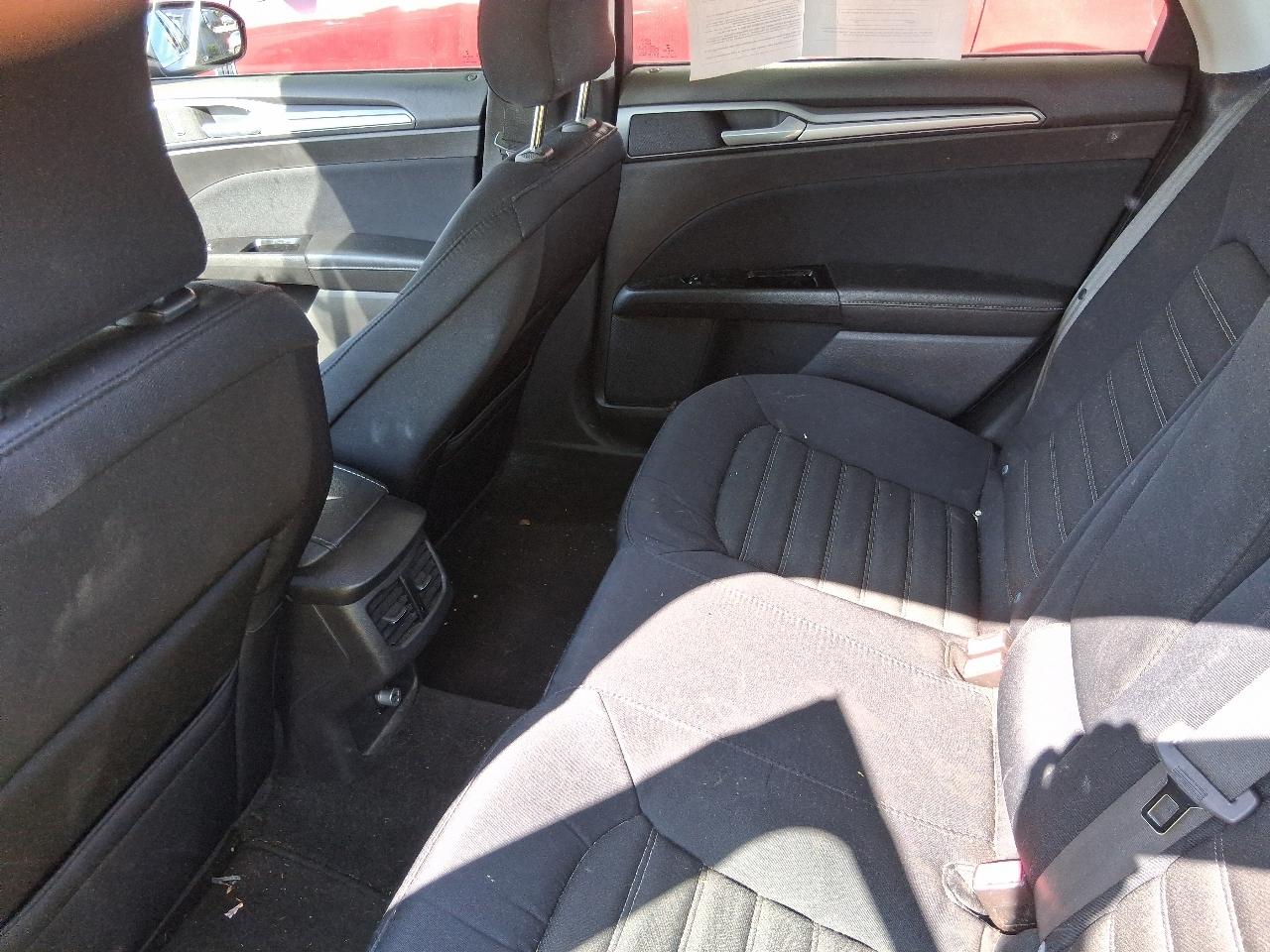 2015 Ford Fusion SE - Photo 24
