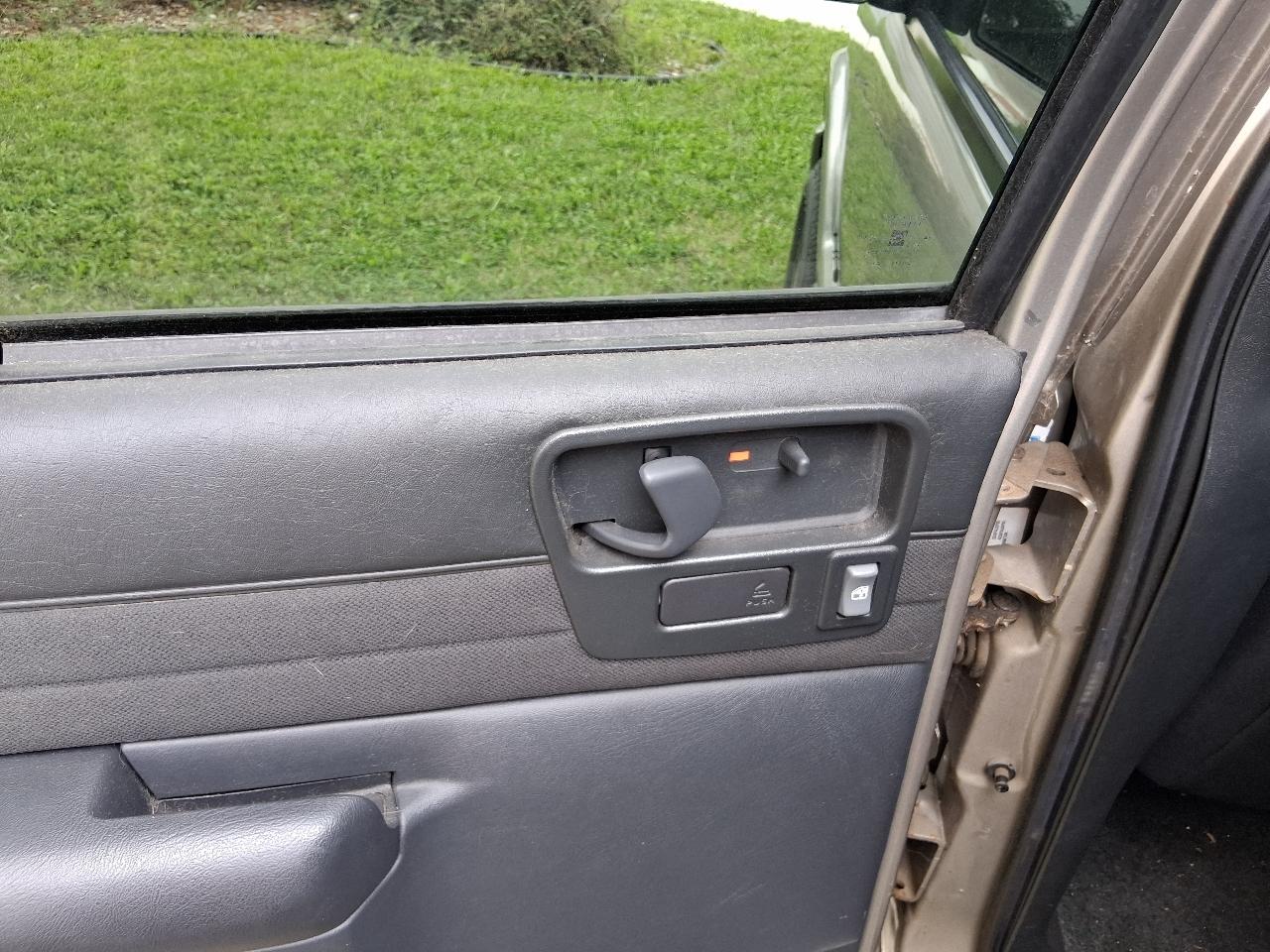 Chevrolet S-10 Crew Cab 123" WB 4WD LS 2004