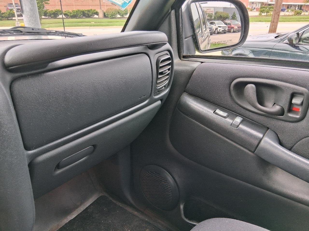 Chevrolet S-10 Crew Cab 123" WB 4WD LS 2004