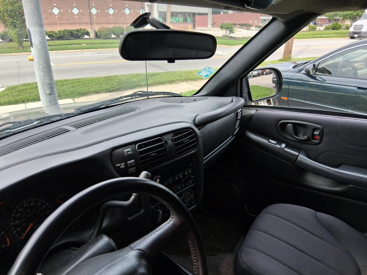 Chevrolet S-10 Crew Cab 123" WB 4WD LS 2004