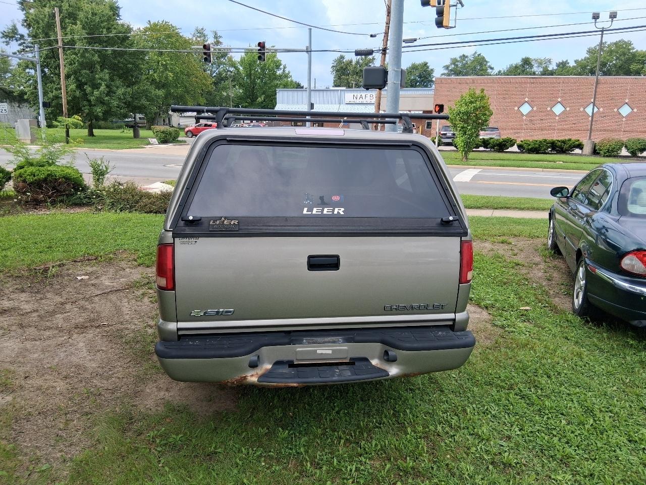 Chevrolet S-10 Crew Cab 123" WB 4WD LS 2004