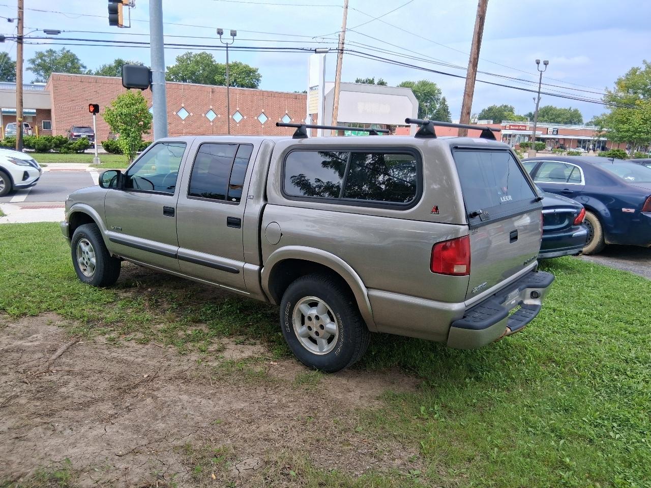 Chevrolet S-10 Crew Cab 123" WB 4WD LS 2004