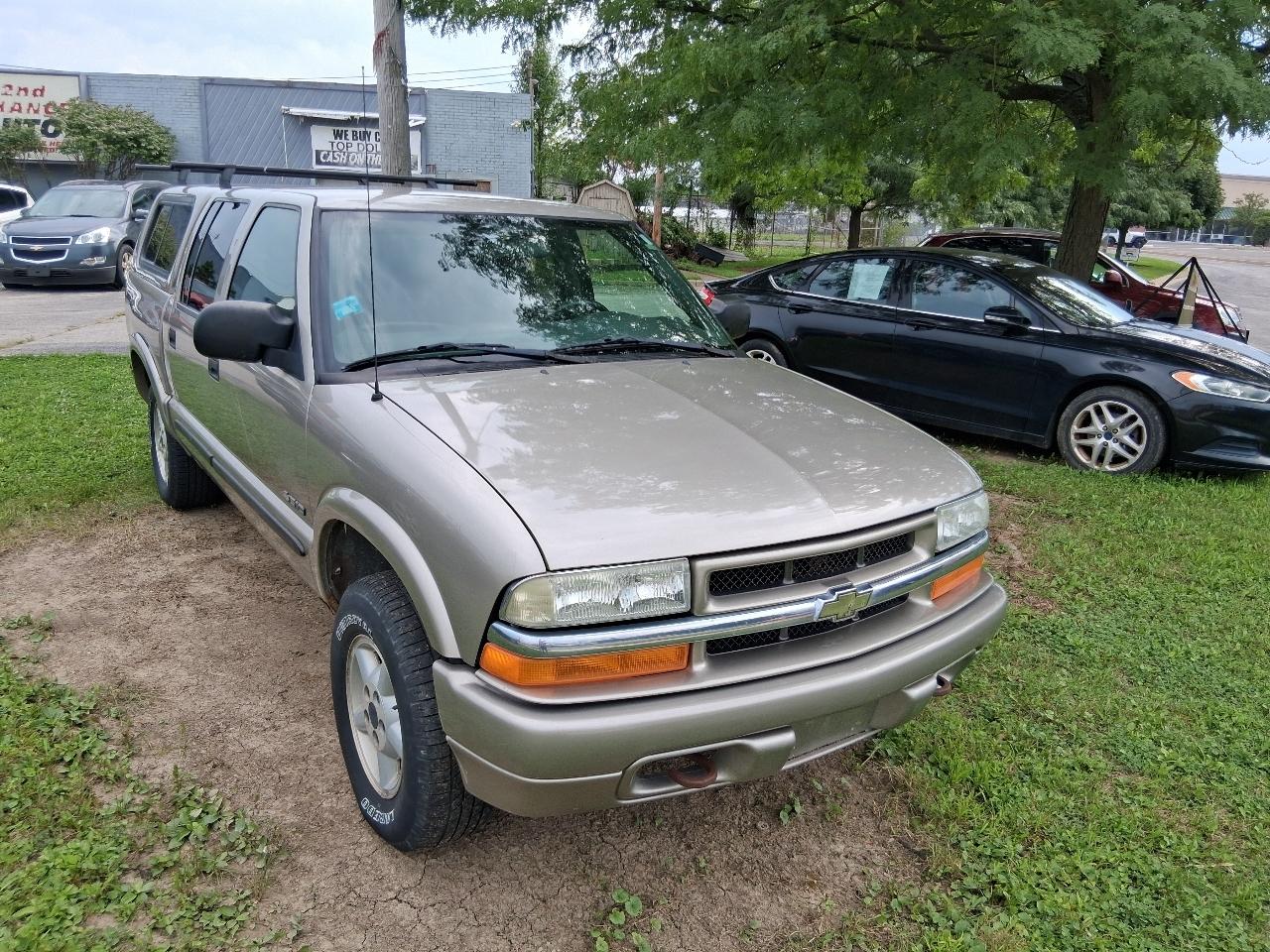 Chevrolet S-10 Crew Cab 123" WB 4WD LS 2004